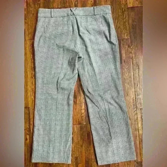 ANTHROPOLOGIE The Essential Flare Cropped Trouser in Houndstooth Grey - Picture 10 of 11